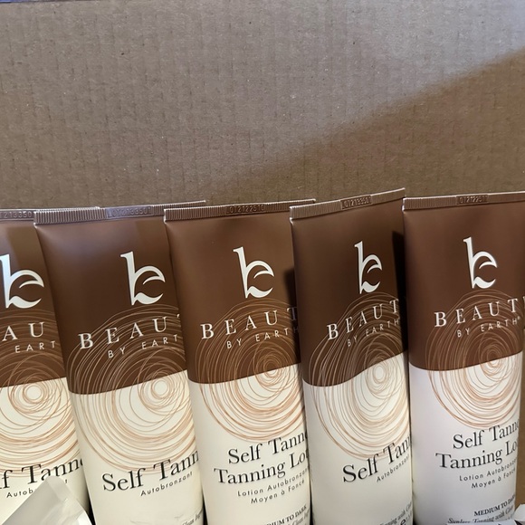 NEW Beauty by earth self tanning lotion light to medium - Picture 3 of 4
